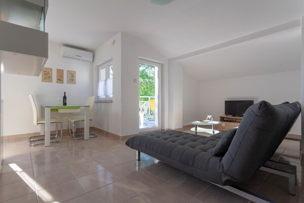 Knus appartement met airco en BBQ nabij Malinska - thumbnail 2