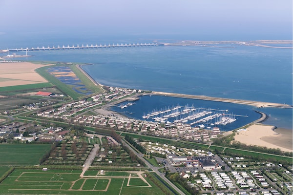 Water Village 2: Luxe vrijstaande bungalow op autovrij eco-park in Kamperland - thumbnail 4