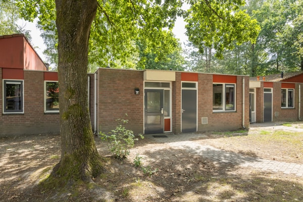 Halfvrijstaande bungalow voor 4 personen op Vakantiepark Weerterbergen - thumbnail 1