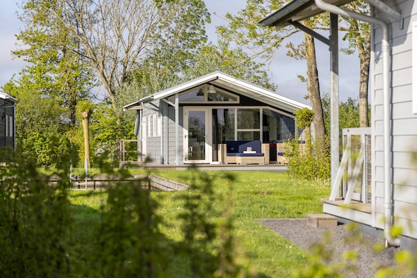 6-persoons watervilla aan het water met eigen aanlegsteiger in Terkaple - thumbnail 1