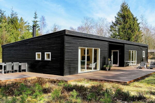 Vrijstaand vakantiehuis met sauna en whirlpool op 300m van zee in Hadsund - thumbnail 1