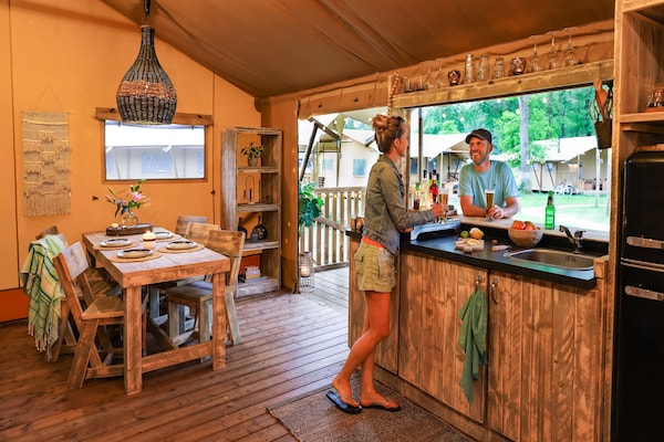 Glamping tent met pelletkachel en eigen bar in Uden, honden welkom - thumbnail 3
