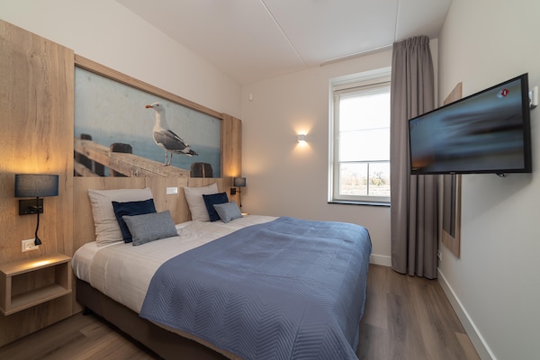 Wellness appartement aan het water met privé sauna en hottub in Colijnsplaat - thumbnail 5