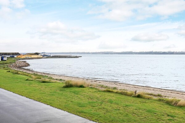 Panoramisch vakantiehuis aan het Limfjord in Hvalpsund – 20 meter tot het strand - thumbnail 6