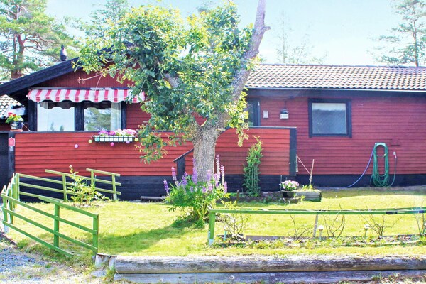 Authentieke Zweedse stuga aan bosrand, 500m van Vänermeer - thumbnail 1