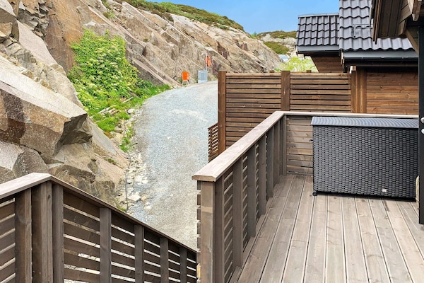 8-persoons vakantiehuis in maritieme rorbustijl in Urangsvåg - thumbnail 2