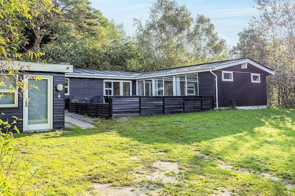10-persoons vakantiehuis in Hadsund met zwembad en sauna - thumbnail 1