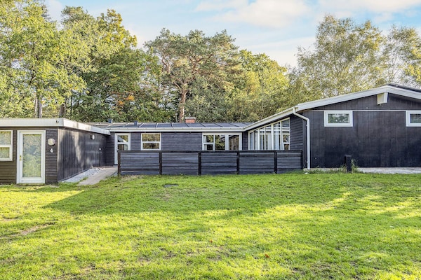 10-persoons vakantiehuis in Hadsund met zwembad en sauna - thumbnail 2