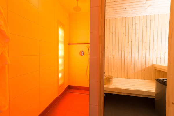 Luxe wellnessvilla met sauna en jacuzzi in Hellendoorn - thumbnail 5