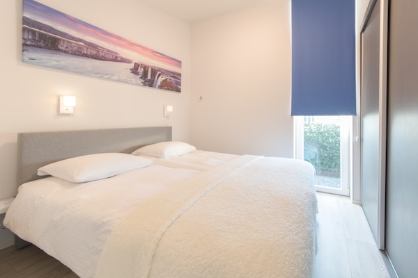 Modern vakantiehuis aan bosrand in Wemeldinge met wellnessfaciliteiten - thumbnail 3