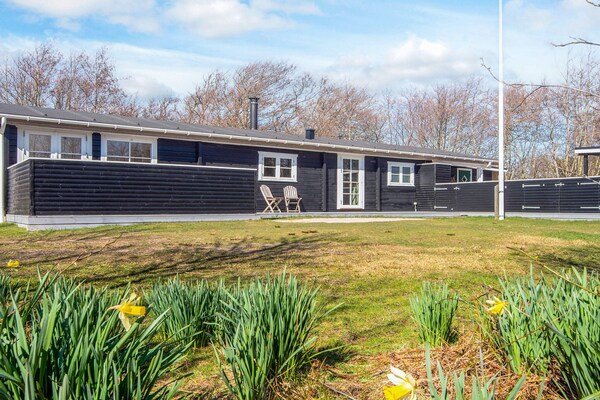 Licht vakantiehuis op groot perceel, 550m van strand op Fanø - thumbnail 1