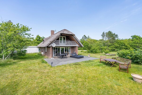 Vrijstaand vakantiehuis voor 6 personen op een rustig natuurperceel bij Henne Strand - thumbnail 1