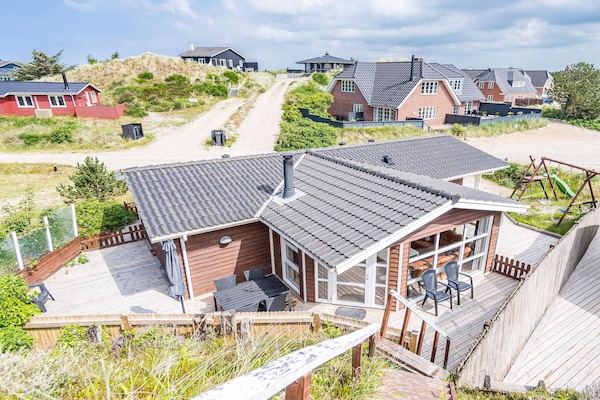 Duinhuis bij Henne Strand: zeezicht, 400m van het strand - thumbnail 1