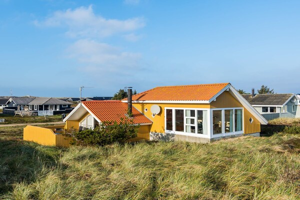 Licht vakantiehuis met sauna, uitzicht op de Ringkøbing Fjord en op 600m van zee - thumbnail 1