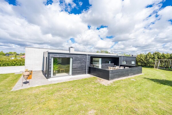 Atypisch vakantiehuis met sauna en whirlpool, 900m van Ringkøbing Fjord - thumbnail 1