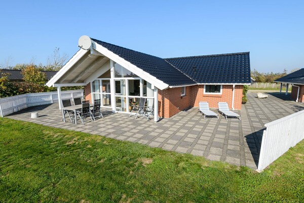Ruim stenen vakantiehuis bij Tarm met whirlpool, sauna en grote tuin - thumbnail 1