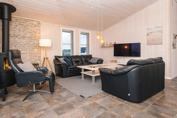 Vrijstaand vakantiehuis met sauna en panoramisch uitzicht nabij Skaven Strand - thumbnail 3