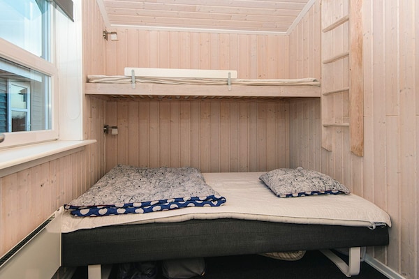 Vrijstaand vakantiehuis met sauna en panoramisch uitzicht nabij Skaven Strand - thumbnail 5