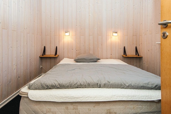 Vrijstaand vakantiehuis met sauna en panoramisch uitzicht nabij Skaven Strand - thumbnail 6