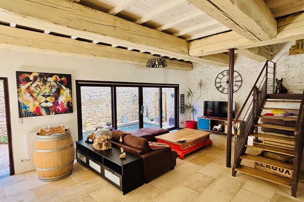 Design loft in verbouwde schuur met privézwembad aan de rand van Olonzac - thumbnail 1
