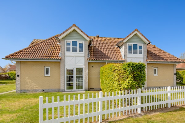 Luxe vrijstaande villa op Noordzee Résidence De Banjaard voor 16 personen - thumbnail 1