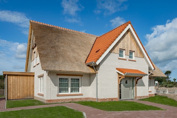 Luxe rietgedekte villa met infraroodsauna, 16 pers., 200m van zee - thumbnail 1