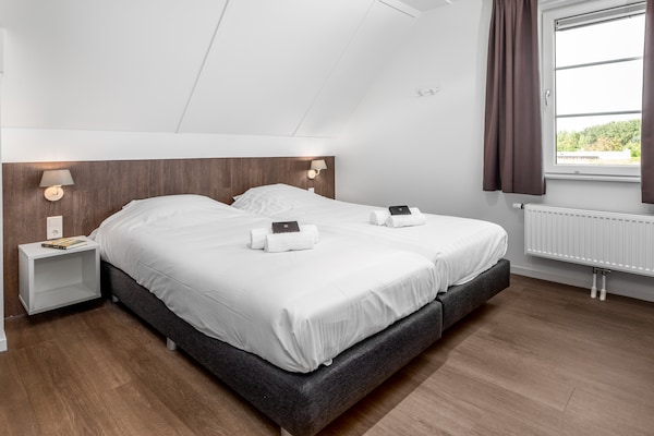 Luxe rietgedekte villa met infraroodsauna, 16 pers., 200m van zee - thumbnail 5
