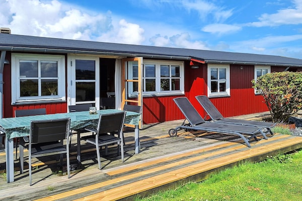Op 350 m van zee: Modern vakantiehuis met whirlpool in Lemvig - thumbnail 1
