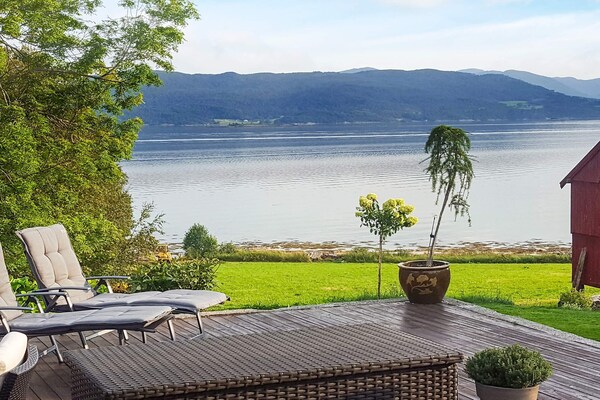 FREDHEIM 04417: Modern vakantiehuis met fjorduitzicht, 100m van zee - thumbnail 1