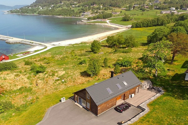 Rustiek vakantiehuis Åram: strand, fjord en alpaca's op 80 meter van zee - thumbnail 4