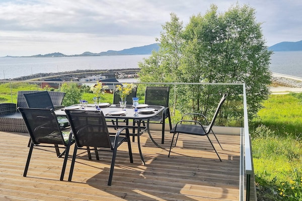 Rustiek vakantiehuis Åram: strand, fjord en alpaca's op 80 meter van zee - thumbnail 1