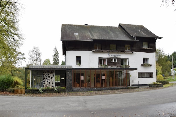 Ruim vakantiehuis voor 22 personen in Fauvillers met tuin en BBQ - thumbnail 6