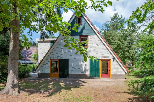 Ruime vrijstaande villa voor 22 personen op Vakantiepark De Katjeskelder - thumbnail 1