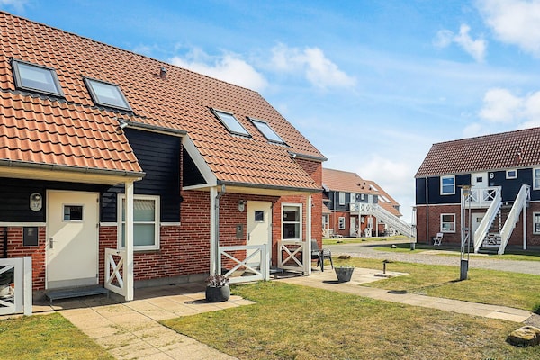 4-persoons appartement aan zee in Borre - thumbnail 2