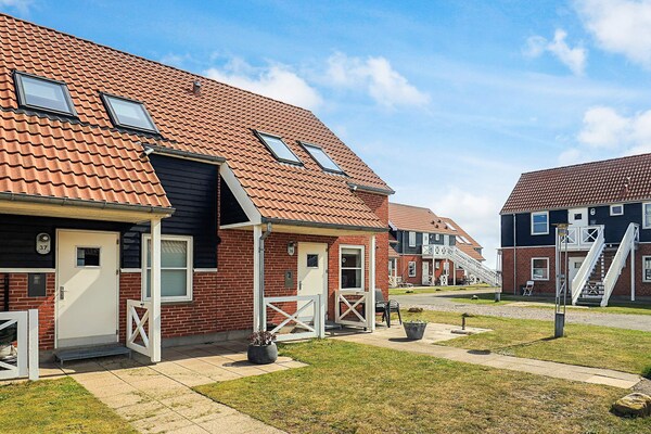 4-persoons appartement aan zee in Borre - thumbnail 2