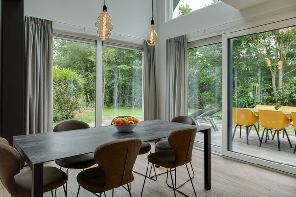 Luxe vrijstaand vakantiehuis aan bos en golfbaan op Texel - thumbnail 2