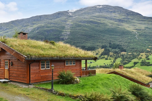 Vakantiehuis met panoramisch fjorduitzicht in Olden - thumbnail 1