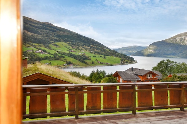 Vakantiehuis met panoramisch fjorduitzicht in Olden - thumbnail 3