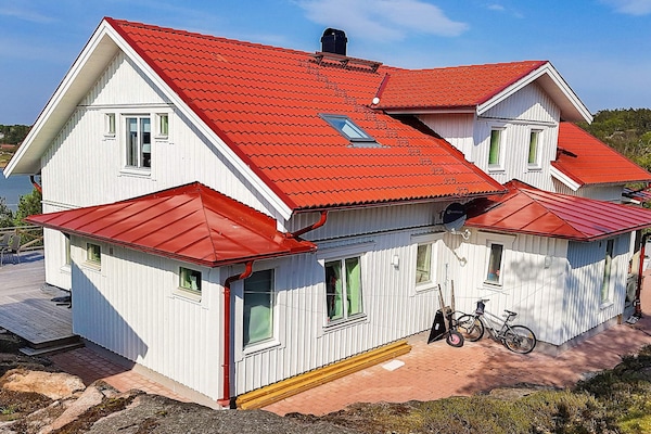 Aan zee: Ruime moderne villa voor 10 personen in Klövedal - thumbnail 1
