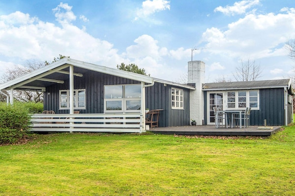 Kindvriendelijk vakantiehuis op 600 meter van het strand in Glesborg - thumbnail 1