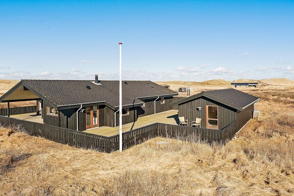 Ruim vakantiehuis met duinenzicht op 50m van Noordzeestrand in Nørlev - thumbnail 1