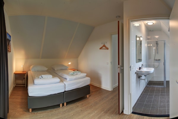 Designvilla aan het water in Oesterdam Resort – 6 personen, 3 slaapkamers - thumbnail 3
