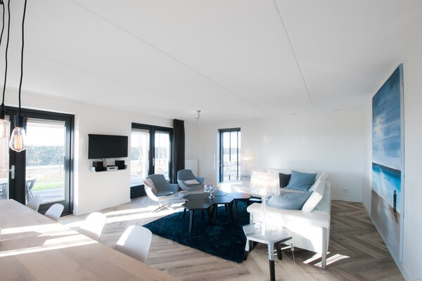 Luxe designvilla Piet Boon voor 8 personen op Resort Waterrijk Oesterdam - thumbnail 2