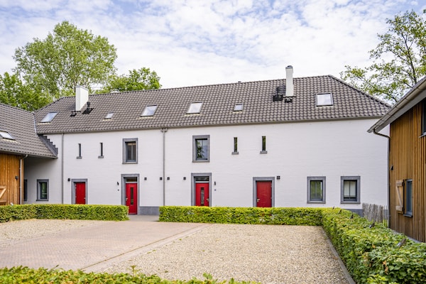 Ruime villa voor 14 personen op Resort Maastricht, hartje Zuid-Limburg - thumbnail 1