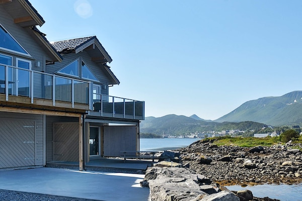 Authentieke rorbu aan de fjord met panoramisch uitzicht en visbootverhuur - thumbnail 3