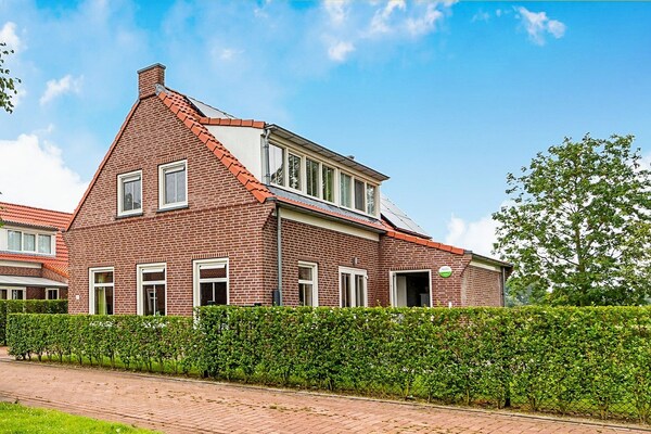 Vrijstaand vakantiehuis met omheinde tuin in Breskens, 1 km van het strand - thumbnail 1