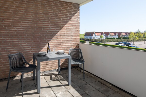 Modern vakantieappartement aan Grevelingenmeer in Zeeland - thumbnail 4