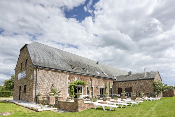 30-persoons boerderij met lift en biljart in Houyet - thumbnail 1