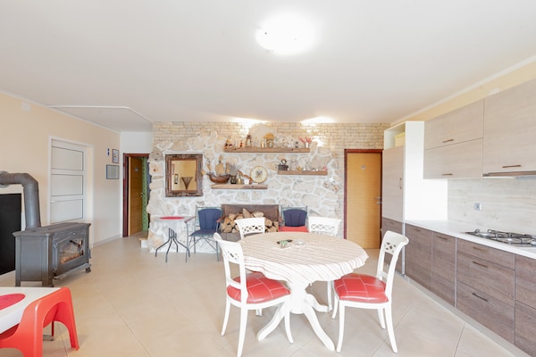Vrijstaand vakantiehuis met 4 slaapkamers en tuin in Kolan, Dalmatië - thumbnail 6