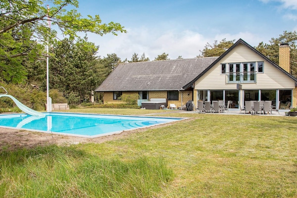 14-persoons vakantiehuis aan zee in Sjællands Odde met zwembad - thumbnail 1